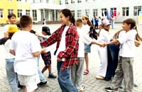 Каждый летний день встречаем активно.