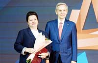 Тот самый повар, что кормит ребят в школе.